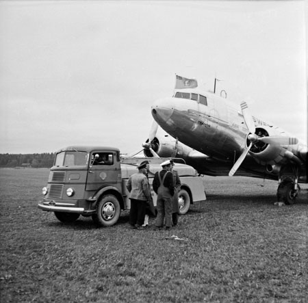 Tankning. ABA-flaggan hissad. Foto: Åke Ahlstrand, Specialfoto