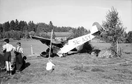 Här syns att det fanns en bondgård även om styrbord. Foto: Åke Ahlstrand, Specialfoto