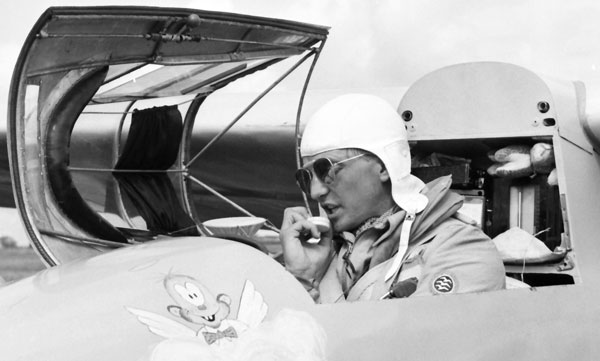 Billy Nilsson på VM gör sig i ordning för start. Foto: Åke Ahlstrand, Specialfoto 1950