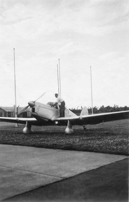 Percival Proctor på Jönköpings flygfält sommaren 1953. Foto via Björn Åman.