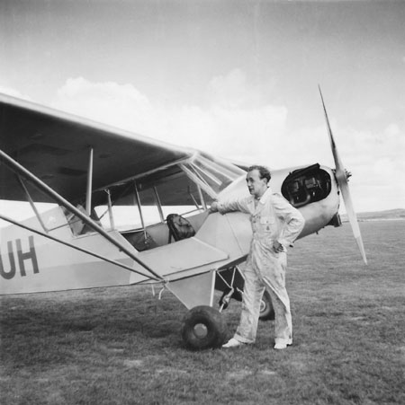 Hans Åman vid sin egen Cub. Foto via Björn Åman.