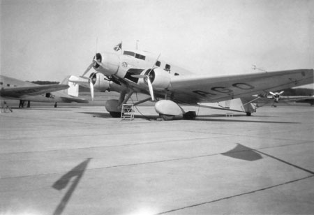 Utländsk Savoia-Marchetti S.73, kanske på Bromma. Foto via Björn Åman.