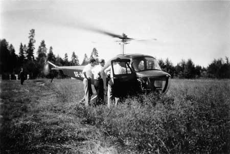 "Ostermans helikopter i Nordmaling 1947. Olle Sefeldt." Foto via Kurt Bjärestig