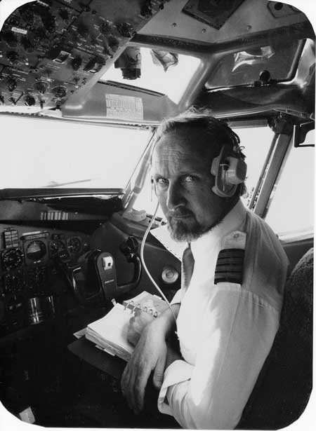 "Kapten Ove Åman i högersits på B-727-100" Foto via Kurt Bjärestig