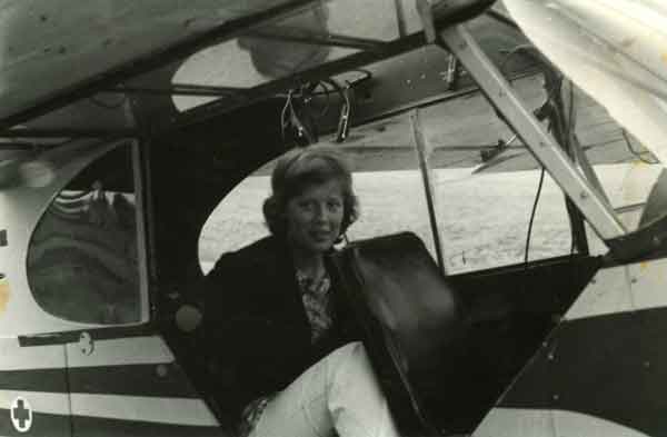 Marianne i Super Cub på Gotland.