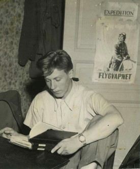 Jag läser in teorin. Foto: Okänd via Hans Broberg.