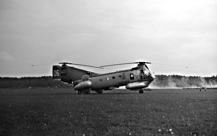 En Vertol 44 efter avslutad flyguppvisning med krigsspel vid Örebro 700 år, söndagen den 13 juni 1965. Foto: Rolf Broberg