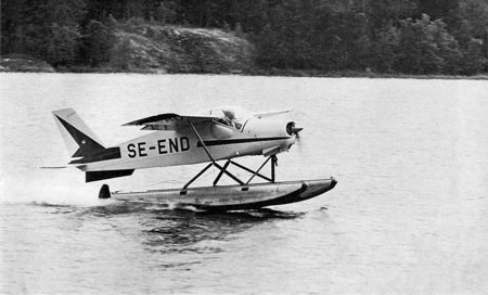 MFI Trainer SE-END i lättningsögonblicket. Foto: Åke Åstrand i Flyg-Horisont 1966:8-9 sid 11