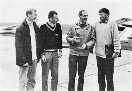 Det svensla laget vid segelflygs-VM i Polska Leszno 1968. Fr.v: – Göran Ax, Sture Rodling, Per-Axel Persson och Göte Olsson. – Foto i Flygrevyn 1968:5 sid 23