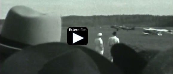 Flygdagen vid den officiella invigningen av flygfältet den 14 maj 1939. Foto: Anders Höjertz, visas på Örebro Läns Museum, film OLM-F-2018-4-12.