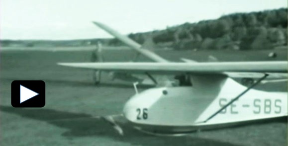 Flygklubbens SG-38 SE-59 och Grunau Baby SE-SBS vinschas upp åt norr mot staden. Foto: Anders Höjertz.