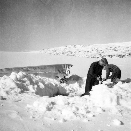 Ena flottören var enda spåret efter SE-AYW. Foto: Tore Jonsing