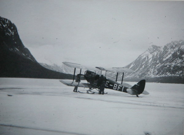 SE-BFI vid Kakerjaure påsken 1947. Foto: Anna Lindberg.