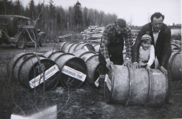 Knut Liljedahl t.v. och Erling Lindberg t.h. med sonen Kjell. Foto: Anna Lindberg.