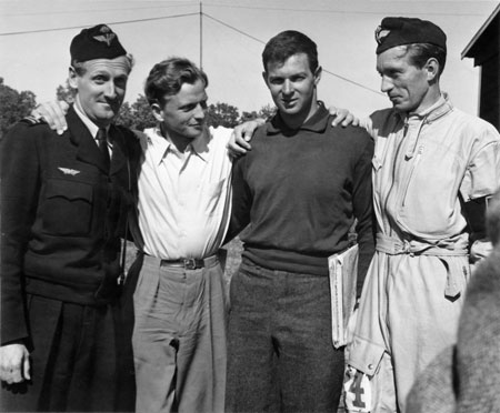 Fyra tävlande vid VM 1950: Per-Axel Persson, Billy Nilsson, Paul Mac Cready och Arne Magnusson. (Det är samma uppställning som i VM-skriften sid 36.) Foto: Yngve Lindgren