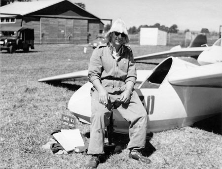 Fransmannen Paul Lepense i sin originella stråhatt, samma som i skriften Segelflyg-VM 1950 sid 32. Foto: Yngve Lindgren