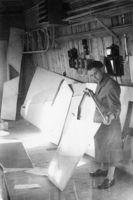Yngve Lindgren i Ållebergs verkstad. Foto via Yngve Lindgren