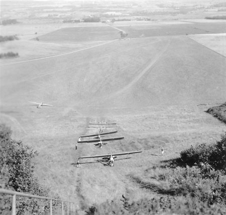 Glidplan dras upp på Västhanget efter flygningen. Foto: Yngve Lindgren