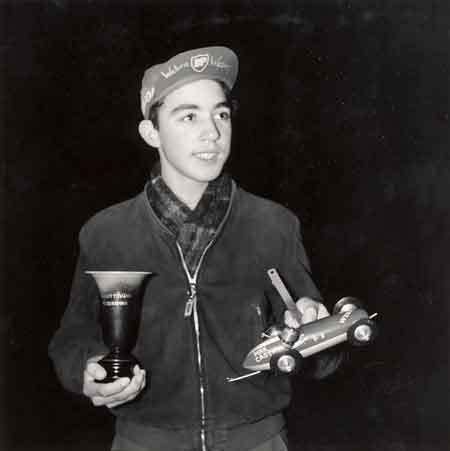 Min 1,5 cc-bil och mitt förstapris på Modellsportens dag i Stockholm 1957. Foto: Evan Möllerberg.
