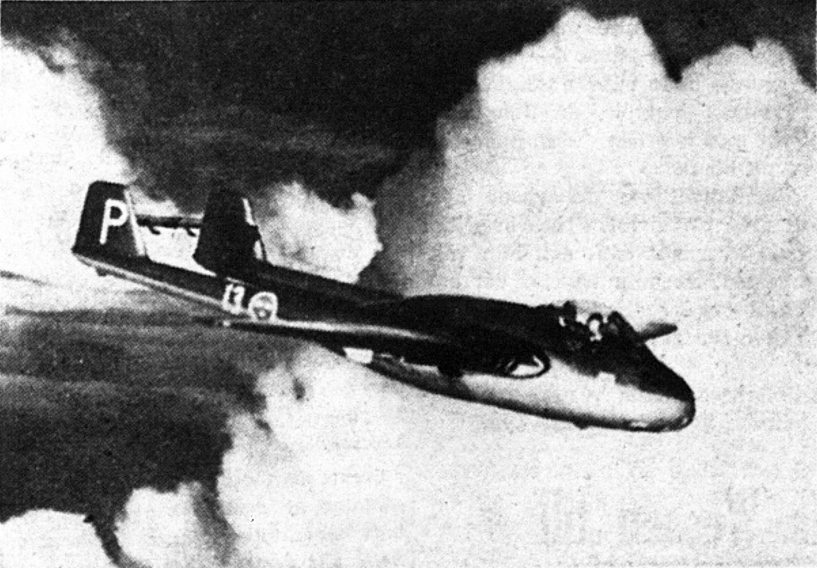 Vampire. Bild i Norrbottens-Kuriren 24 maj 1947.
