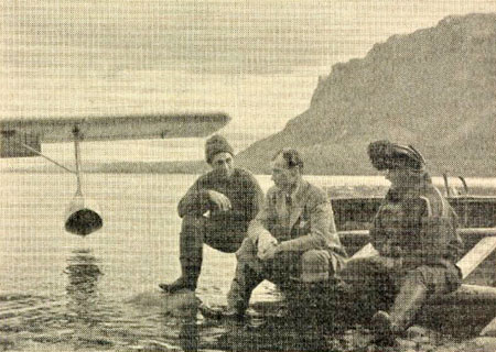 Sid 17: Arne Gundersen med fiskarna Frisk och Suorra vid Satis.
