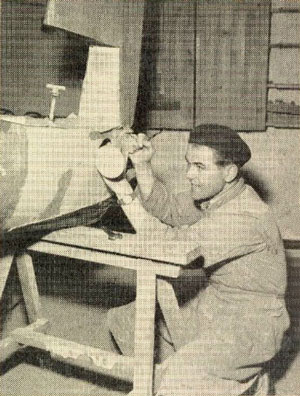 Sid 33: Yngve Lindgren i arbete.