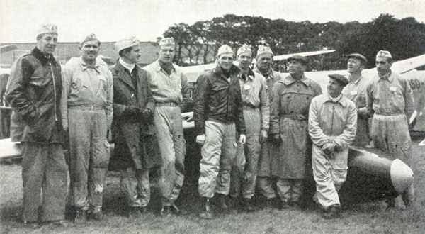 Sid 9: Svenska truppen. Fr.v. Stellan Samuelsson, Ernst Ramström,