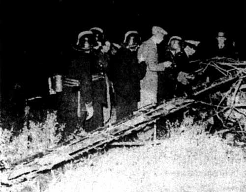 Cuben SE-ATN strax efter nedslaget. Foto i Örebro dagblad 1947-07-29.