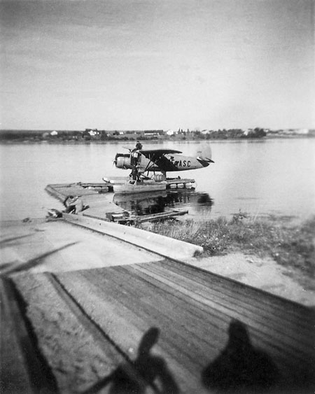 Norseman SE-ASC vid ambulansbryggan nedanför rampen. Foto via Mikael Östberg