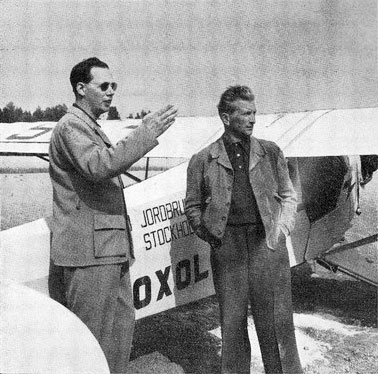 Chefen för AB Jordbruksflyg, G. Bertil Kihlgren (t.v.) – och företagets specialist på prospekteringsflygning och – malmletning, Tore Strindberg. Foto i Looping 2/1952