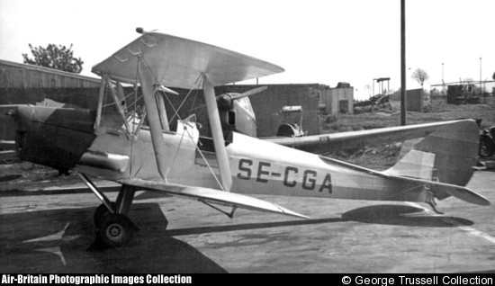 SE-CGA på Croydon före flygningen till Arboga. Foto från George Trussell Collection, med tillstånd. Klick visar stor bild på www.abpic.co.uk.