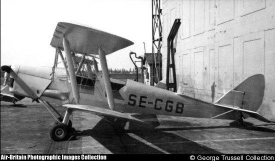 SE-CGB på Croydon före flygningen till Örebro. Foto från George Trussell Collection, med tillstånd. Klick visar stor bild på www.abpic.co.uk.
