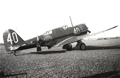 Arne Svensson framför en B5. Foto: Okänd med Arnes kamera, via Arne Svensson.