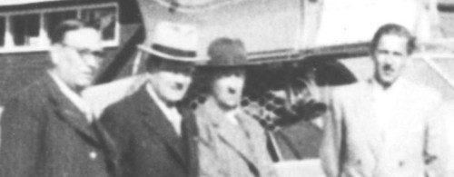 Detalj från föregående bild. Hjälp Rolf identifiera männen till vänster! De två till höger anses vara Yngve Ligner och Tage Ståhlenberg.