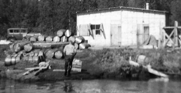 Detalj: Rampen ner i vattnet vid Fisk-Flyg L&L:s hemmahamn. Foto: Arne Tengler 1948.