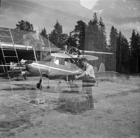 Dubbelexponering. Dels likadan tagning som föreg. bild. Dels "utzoomat" m Arado, Cessnan o Cub SE-ATO. Foto: Arne Tengler