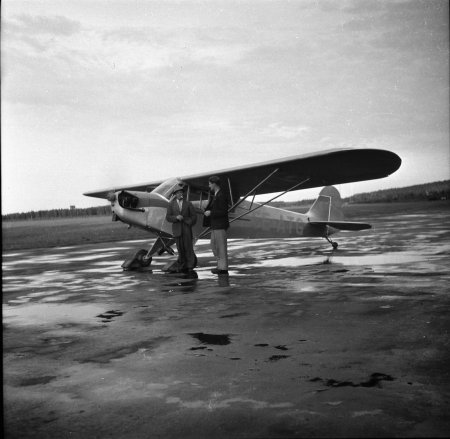 Cub SE-ATG ägd av N G Eriksson i Boden. Arne Tengler t.h. Foto via Arne Tengler