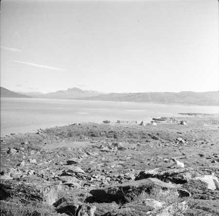 SE-ASA vid ett sameläger. Arnes blivande fru i förgrunden. Foto: Arne Tengler