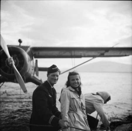 Akkajaure vid Ritsemjokk. Arne drar i förtöjningen. Foto via Arne Tengler
