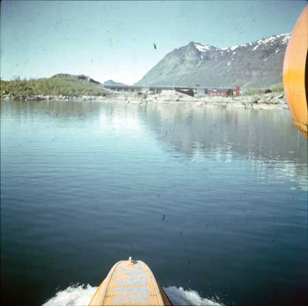 Östra Suorvadammen sedd nerifrån. Troligen en Norseman som taxar in. Foto: Arne Tengler
