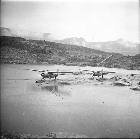 SE-ASA och SE-ASC vid en stenstrand 500 m SO om östra Suorvadammen. Foto: Arne Tengler