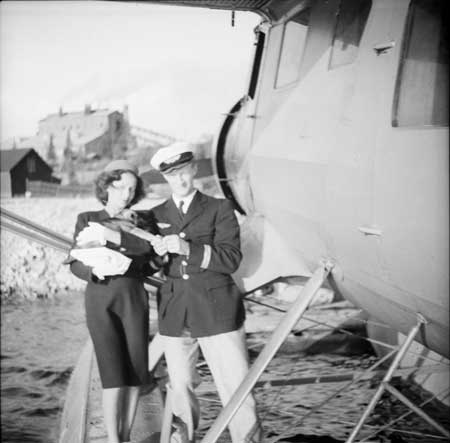 Flyghamnen vid Porjus. Järnvägsstationen och Porjus övre smältverk syns i bakgrunden. Foto via Arne Tengler