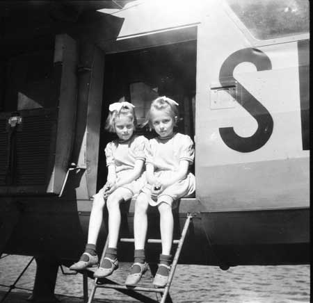 Porjustvillingarna Eva och Inger Lindblom. Foto: Arne Tengler