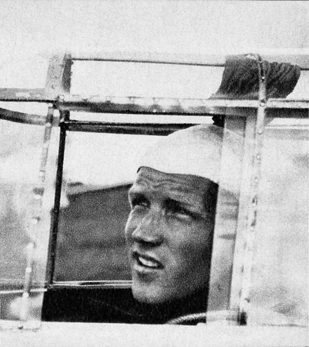Sven Alm 1945 i sin Weihe, förste svenske mästaren i segelflyg. – Foto i tidningen Flyg 1945:16 sid 9