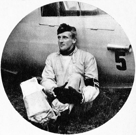 Per-Axel Persson F 5 vid i segelflygs-SM i Örebro 1946. – Foto i tidningen Flyg 1946:15 sid 15