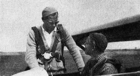 Bengt C:son Bergman vid en Schweizer SGU 2:22:a – med DK-eleven Roine Andersson i sitsen 1947. – Foto i tidningen Flyg 1947:12 sid 4